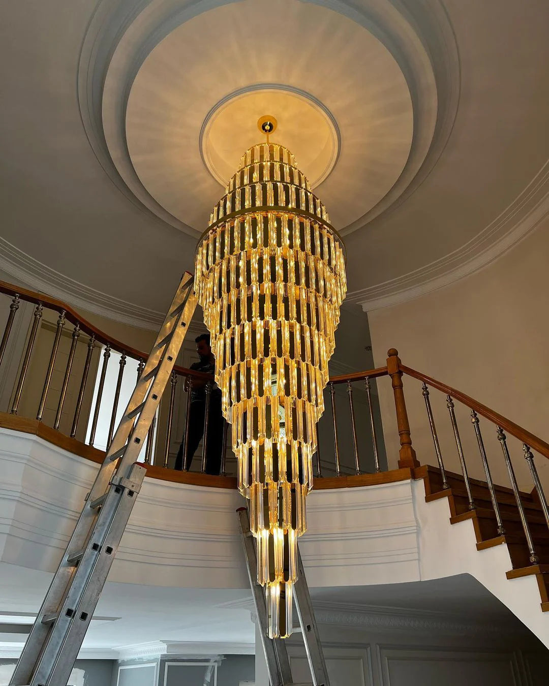 Lustre en cristal extra large moderne en forme de pyramide pour plafond haut