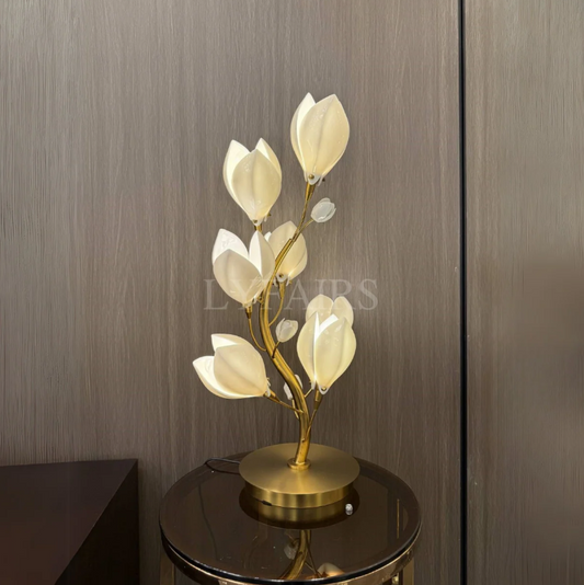Elegant Magnolia Ceramics Table Lamp