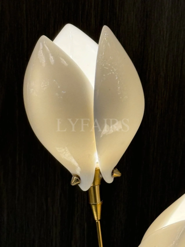 Elegant Magnolia Ceramics Table Lamp
