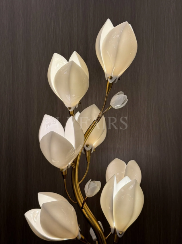Elegant Magnolia Ceramics Table Lamp