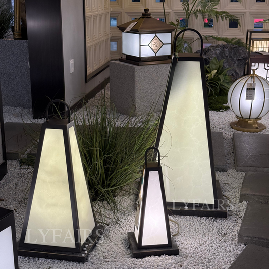 Outdoor Pyramid-shape Light Fixutre Lawn Lamp in Different Size for Garden/Yard/Entrance