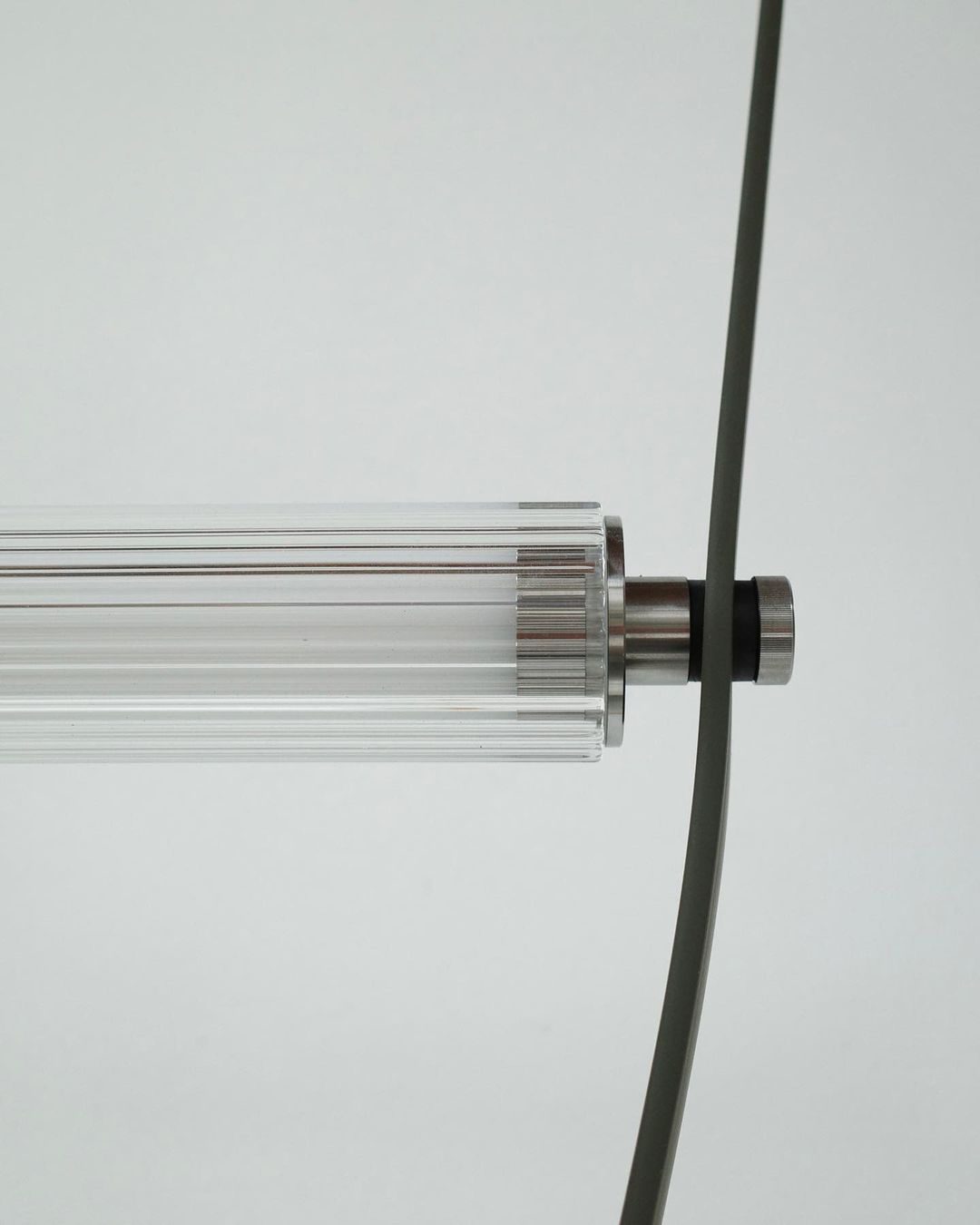 Lustre design en forme de U avec tube en verre à LED